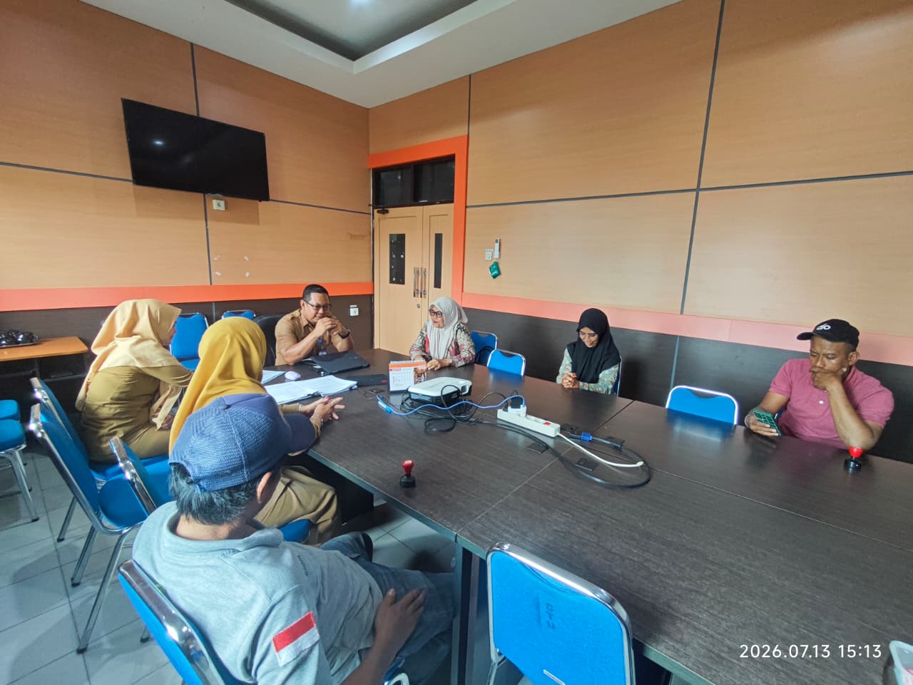 Serah Terima Hibah Kursi Plastik
